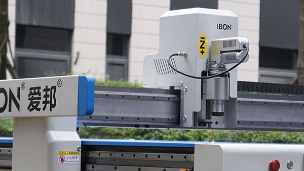 汽車腳墊切割機(jī)價(jià)格，一臺(tái)設(shè)備并不貴！