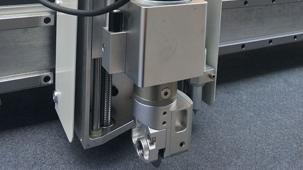 雨傘布全自動(dòng)電腦裁剪機(jī)