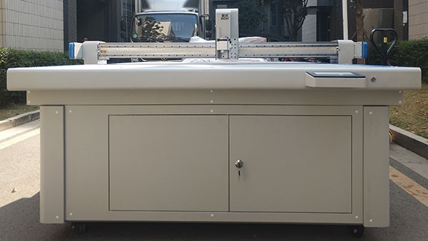 毛絨玩具自動(dòng)裁剪機(jī)