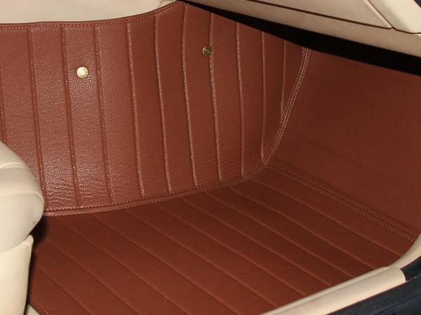 汽車腳墊切割機(jī)