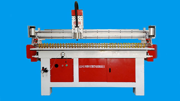 旋轉(zhuǎn)刀腳墊裁床