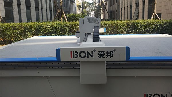 雙面羊絨裁剪機(jī)，皮草自動(dòng)切割設(shè)備。