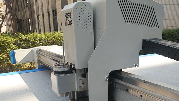 皮草自動(dòng)切割設(shè)備