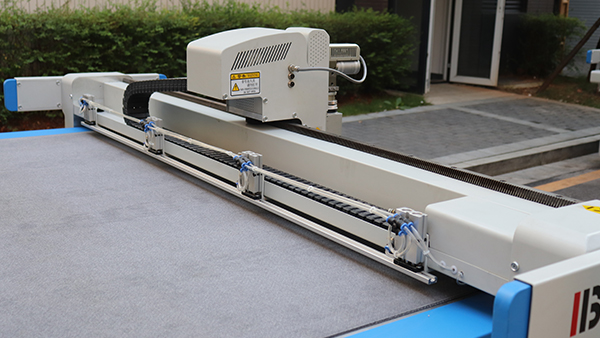 不知道碳纖維布如何裁剪？那就來了解一下這款切割機