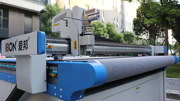 什么牌子的服裝自動(dòng)裁剪機(jī)好？