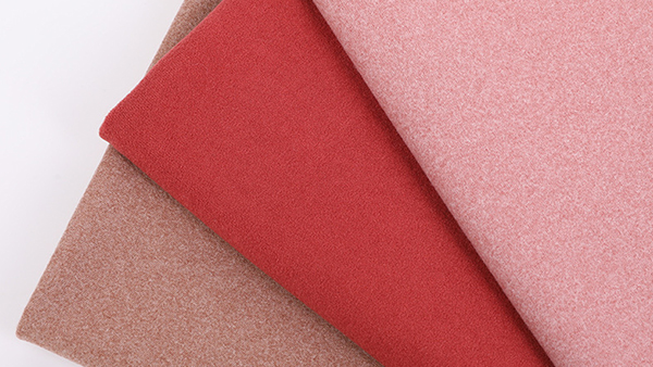 服裝布料裁剪，全自動(dòng)智能裁布機(jī)。