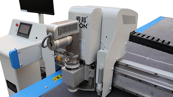 振動刀服裝裁剪機